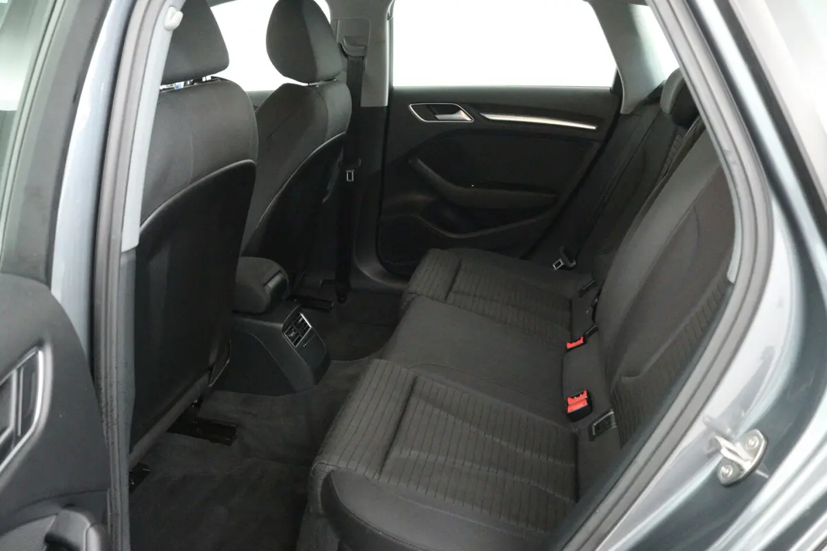 1.0 TFSI Sport Lease Edition Automaat (PARKEERSENSOREN, NAVIGATIE, CRUISE CONTROL, AUTOMAA