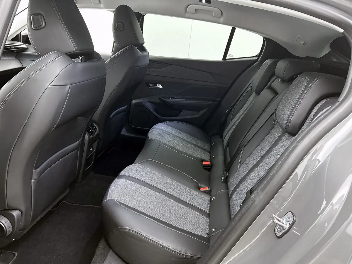 1.6 180pk HYbrid Allure Automaat | Trekhaak | 360 Camera | Navigatie | Climate Control | Adaptieve Cruise Control | 19"LMV | Dodehoekdetectie |