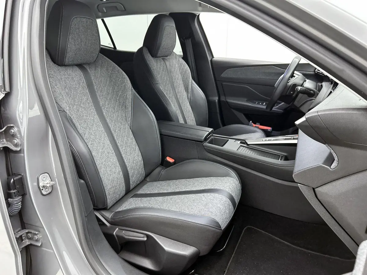 1.6 180pk HYbrid Allure Automaat | Trekhaak | 360 Camera | Navigatie | Climate Control | Adaptieve Cruise Control | 19"LMV | Dodehoekdetectie |
