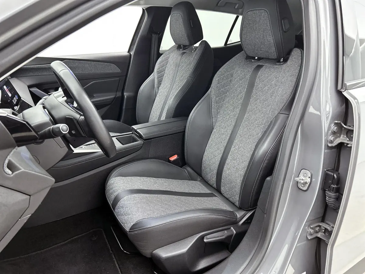 1.6 180pk HYbrid Allure Automaat | Trekhaak | 360 Camera | Navigatie | Climate Control | Adaptieve Cruise Control | 19"LMV | Dodehoekdetectie |