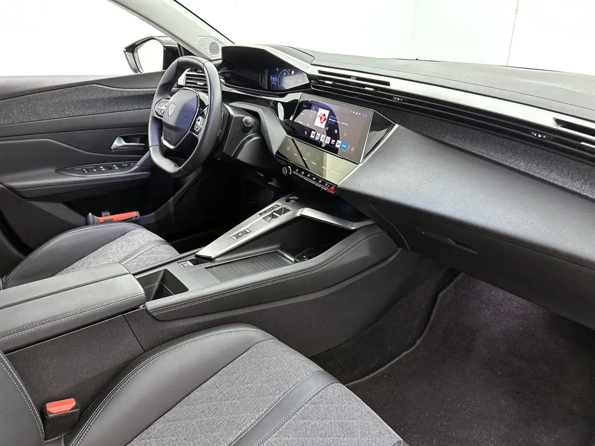1.6 180pk HYbrid Allure Automaat | Trekhaak | 360 Camera | Navigatie | Climate Control | Adaptieve Cruise Control | 19"LMV | Dodehoekdetectie |
