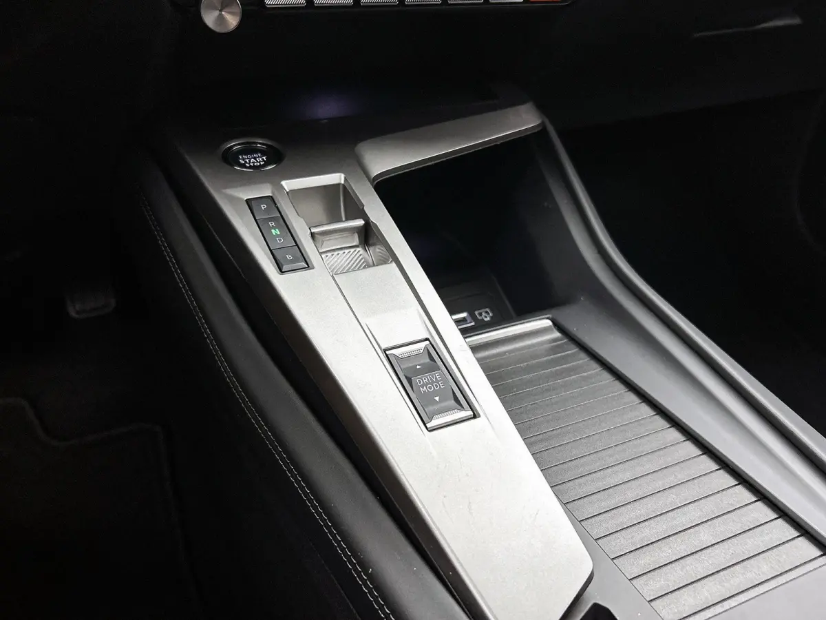 1.6 180pk HYbrid Allure Automaat | Trekhaak | 360 Camera | Navigatie | Climate Control | Adaptieve Cruise Control | 19"LMV | Dodehoekdetectie |