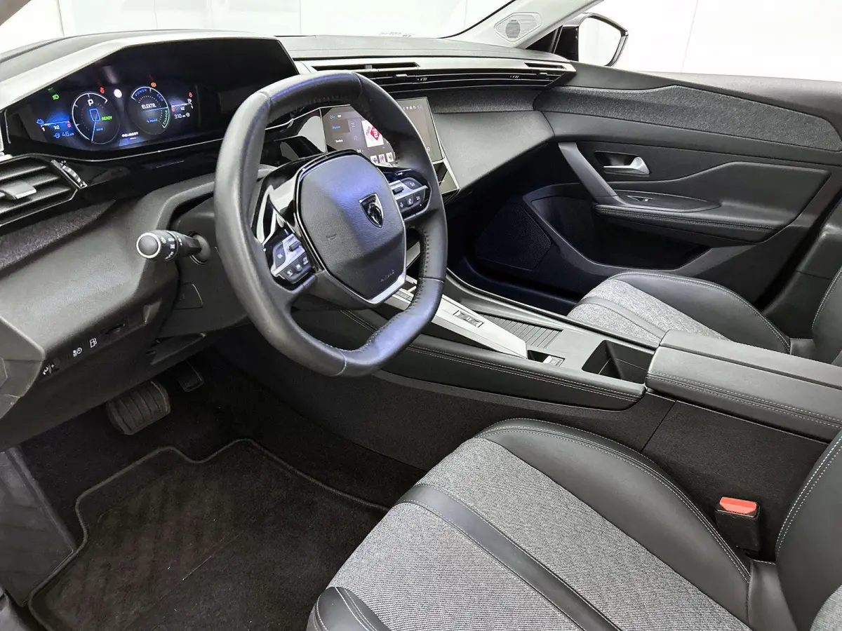1.6 180pk HYbrid Allure Automaat | Trekhaak | 360 Camera | Navigatie | Climate Control | Adaptieve Cruise Control | 19"LMV | Dodehoekdetectie |