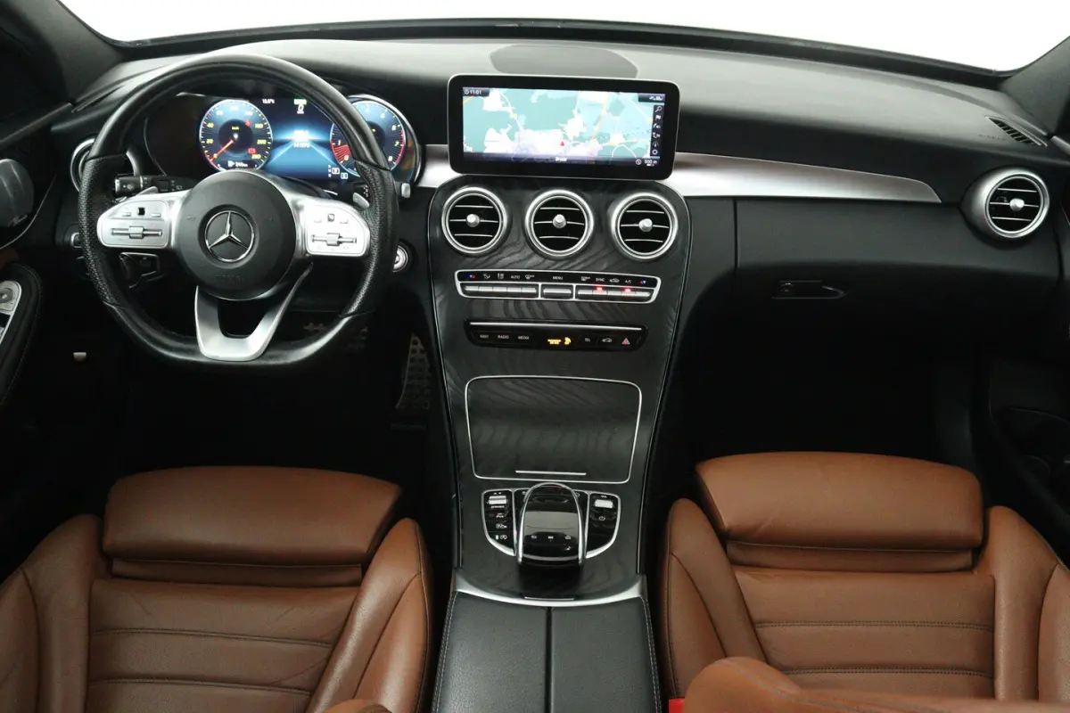 200 Premium Plus Pack (PANORAMADAK, CAMERA, STOELVERWARMING, ELEKTR STOELEN, NAVIGATIE)