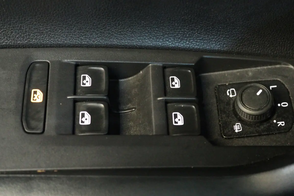 1.0 TSI Life (PARKEERSENSOREN, DIGITALE COCKPIT, CRUISE ADAPTIEF, CARPLAY)