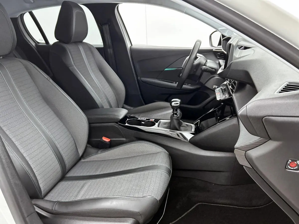 1.2 100pk Allure Pack | Navigatie | Climate Control | Cruise Control | Camera | LED | 16"LMV | Apple Carplay/Android Auto |