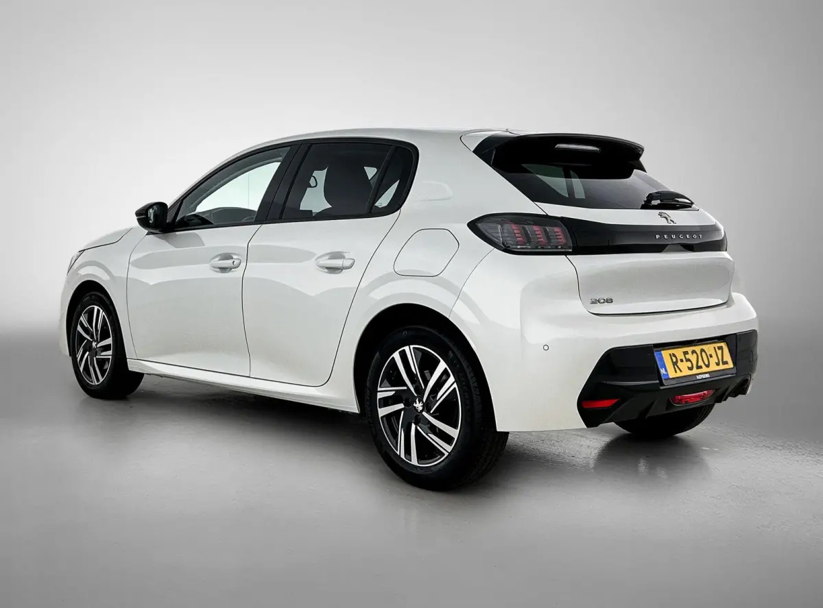 1.2 100pk Allure Pack | Navigatie | Climate Control | Cruise Control | Camera | LED | 16"LMV | Apple Carplay/Android Auto |