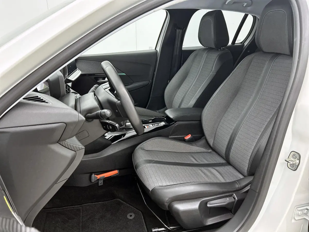 1.2 100pk Allure Pack | Navigatie | Climate Control | Cruise Control | Camera | LED | 16"LMV | Apple Carplay/Android Auto |