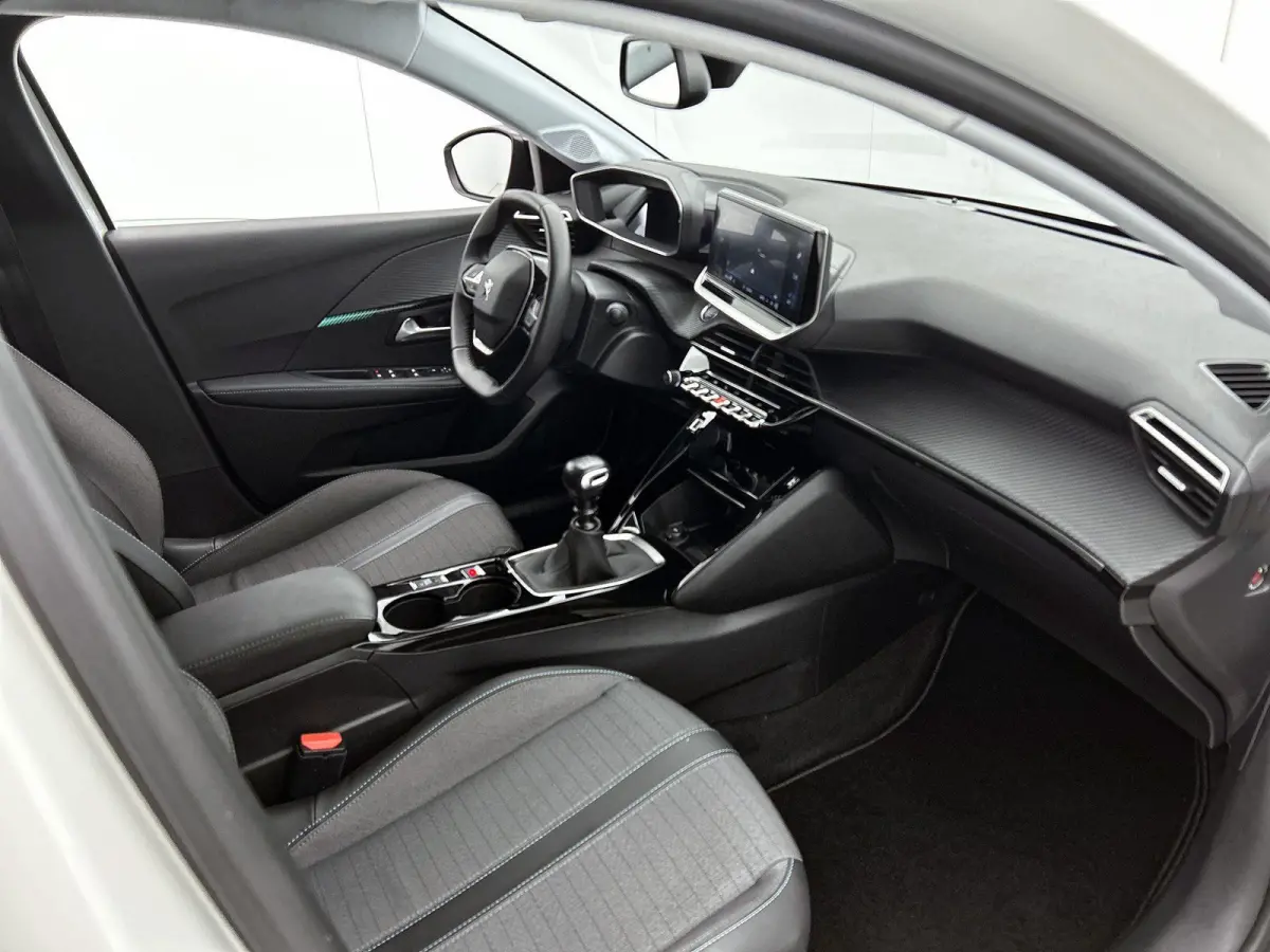 1.2 100pk Allure Pack | Navigatie | Climate Control | Cruise Control | Camera | LED | 16"LMV | Apple Carplay/Android Auto |