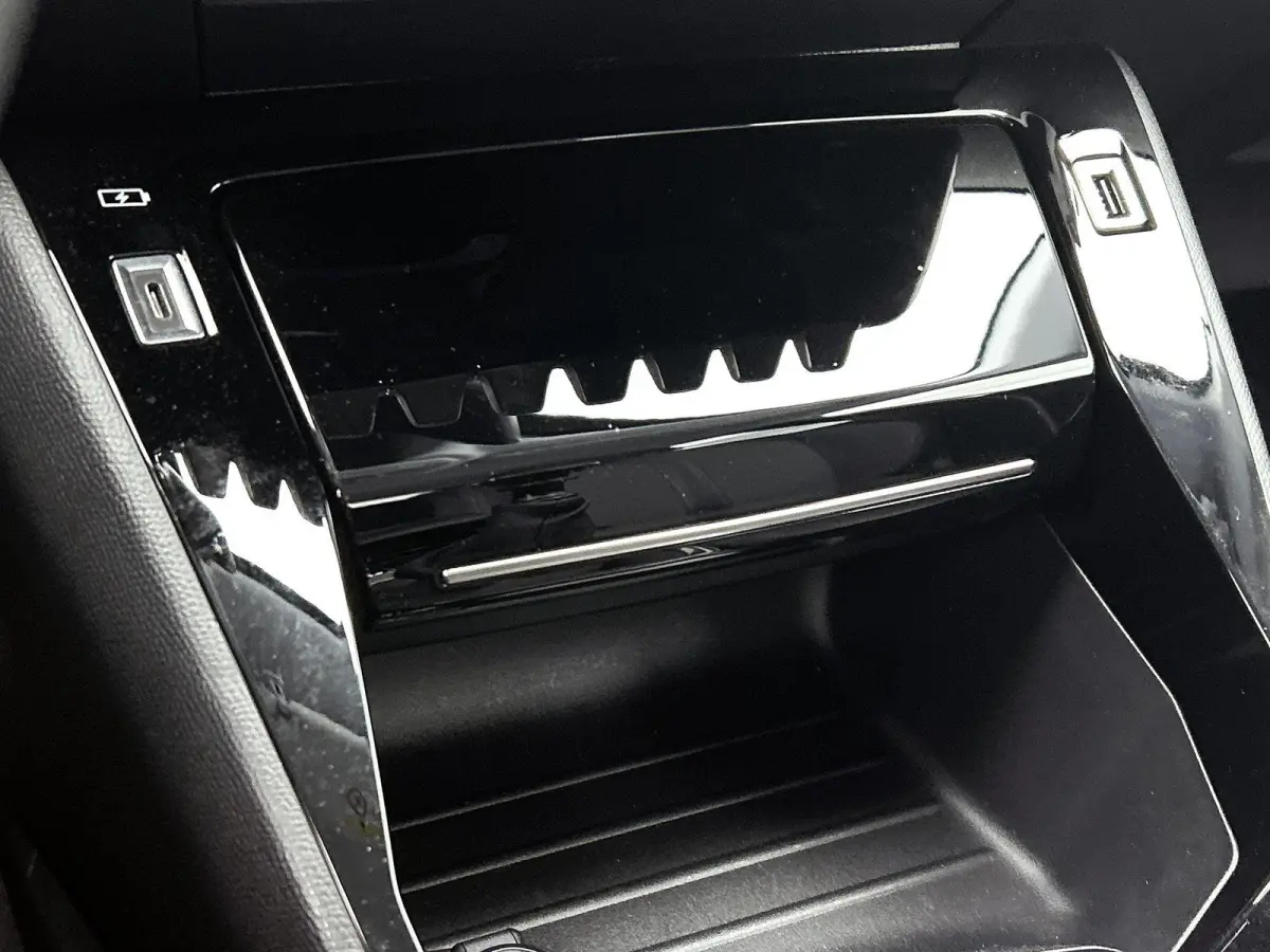 1.2 100pk Allure Pack | Navigatie | Climate Control | Cruise Control | Camera | LED | 16"LMV | Apple Carplay/Android Auto |