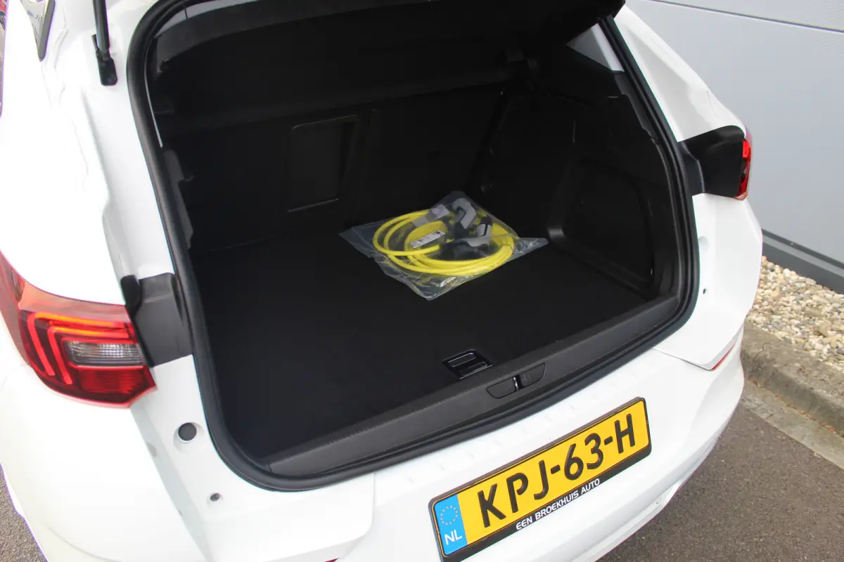 1.6 Turbo Plug-In Hybrid Business Elegance | Afn Trekhaak | Camera | Stoelverw. & Vert | Carplay | Adapt Cruise | Dodehoeksens. | Navi | LED | Afn Trekhaak | Camera | Stoelverw. & Vert | Car