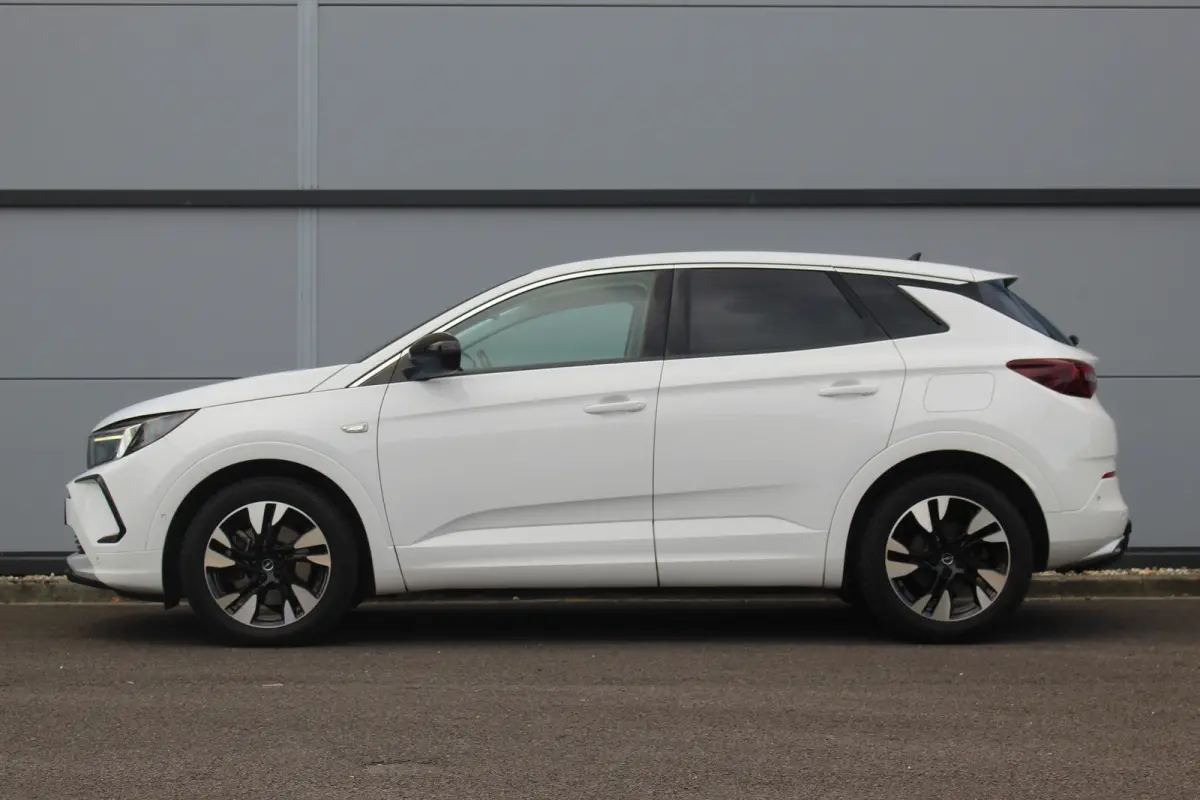 1.6 Turbo Plug-In Hybrid Business Elegance | Afn Trekhaak | Camera | Stoelverw. & Vert | Carplay | Adapt Cruise | Dodehoeksens. | Navi | LED | Afn Trekhaak | Camera | Stoelverw. & Vert | Car
