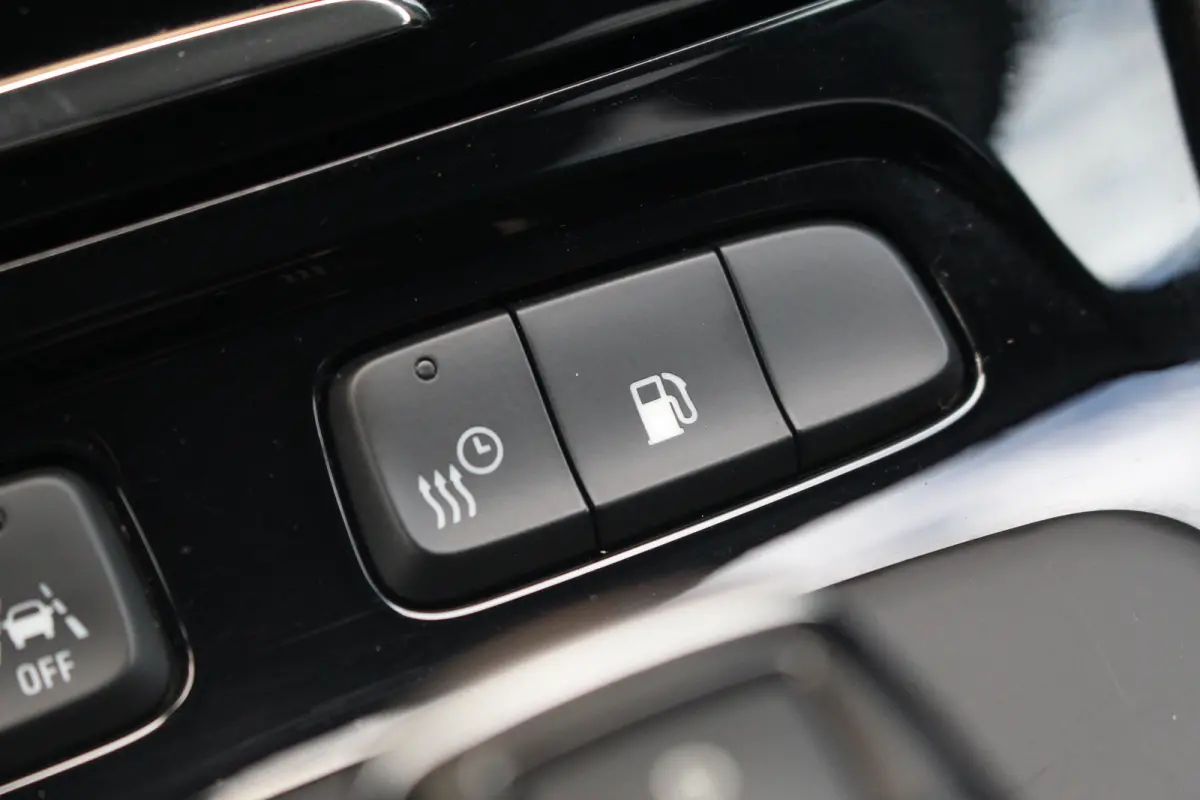 1.6 Turbo Plug-In Hybrid Business Elegance | Afn Trekhaak | Camera | Stoelverw. & Vert | Carplay | Adapt Cruise | Dodehoeksens. | Navi | LED | Afn Trekhaak | Camera | Stoelverw. & Vert | Car