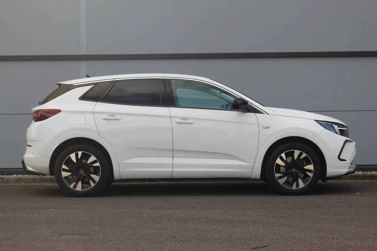 1.6 Turbo Plug-In Hybrid Business Elegance | Afn Trekhaak | Camera | Stoelverw. & Vert | Carplay | Adapt Cruise | Dodehoeksens. | Navi | LED | Afn Trekhaak | Camera | Stoelverw. & Vert | Car