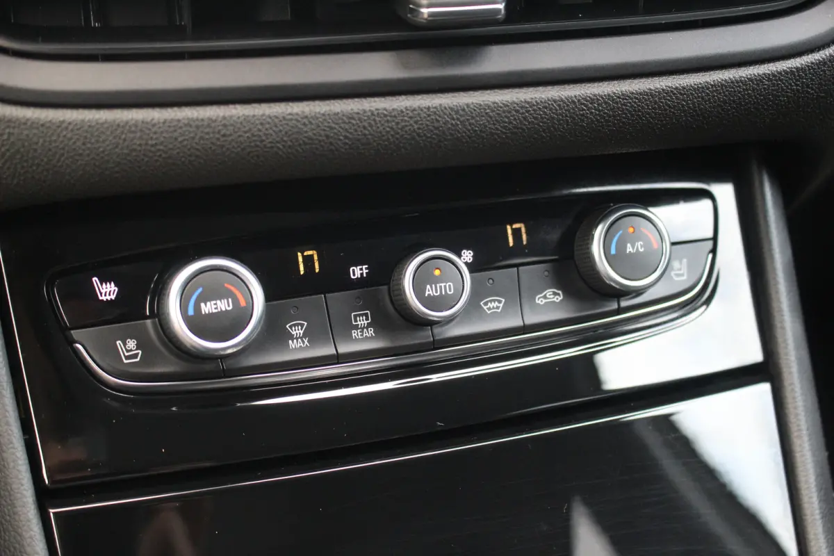 1.6 Turbo Plug-In Hybrid Business Elegance | Afn Trekhaak | Camera | Stoelverw. & Vert | Carplay | Adapt Cruise | Dodehoeksens. | Navi | LED | Afn Trekhaak | Camera | Stoelverw. & Vert | Car