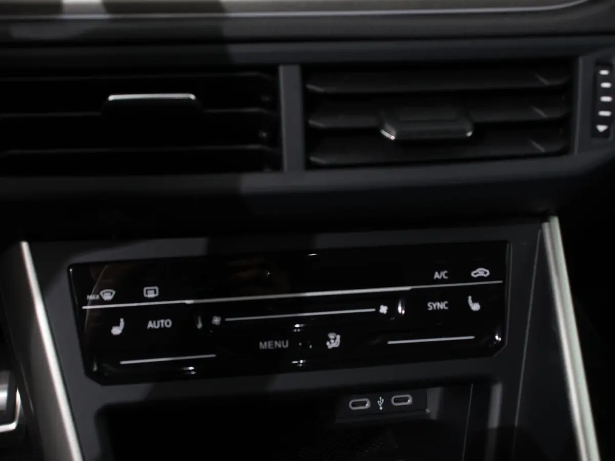 1.0 TSI Move DSG Navigatie Apple Carplay/Android Auto Airco Digitale Cockpit Adaptive Cruise Control Lichtmetalen Velgen Parkeer sensoren V+A Stoelverwarming