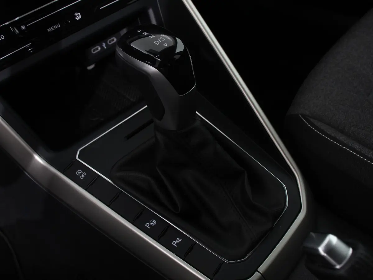 1.0 TSI Move DSG Navigatie Apple Carplay/Android Auto Airco Digitale Cockpit Adaptive Cruise Control Lichtmetalen Velgen Parkeer sensoren V+A Stoelverwarming