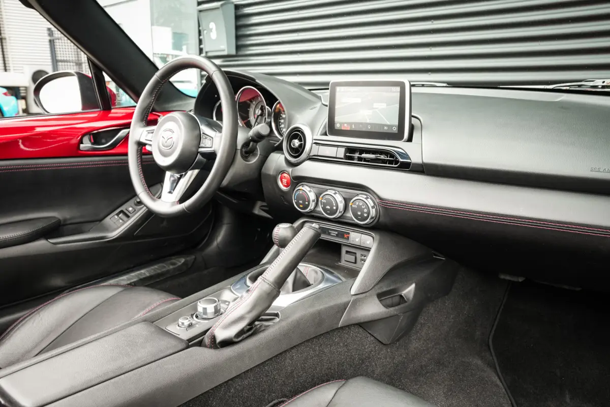 2.0 SkyActiv-G 160 GT-M | BOSE | CRUISE | NAVI | LEDER | STOELVERW. | PDC | SOUL RED | SPORTUITLAAT |