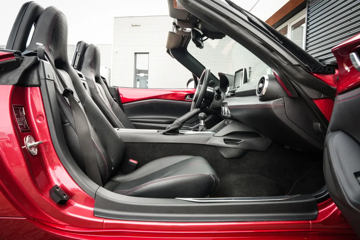 2.0 SkyActiv-G 160 GT-M | BOSE | CRUISE | NAVI | LEDER | STOELVERW. | PDC | SOUL RED | SPORTUITLAAT |