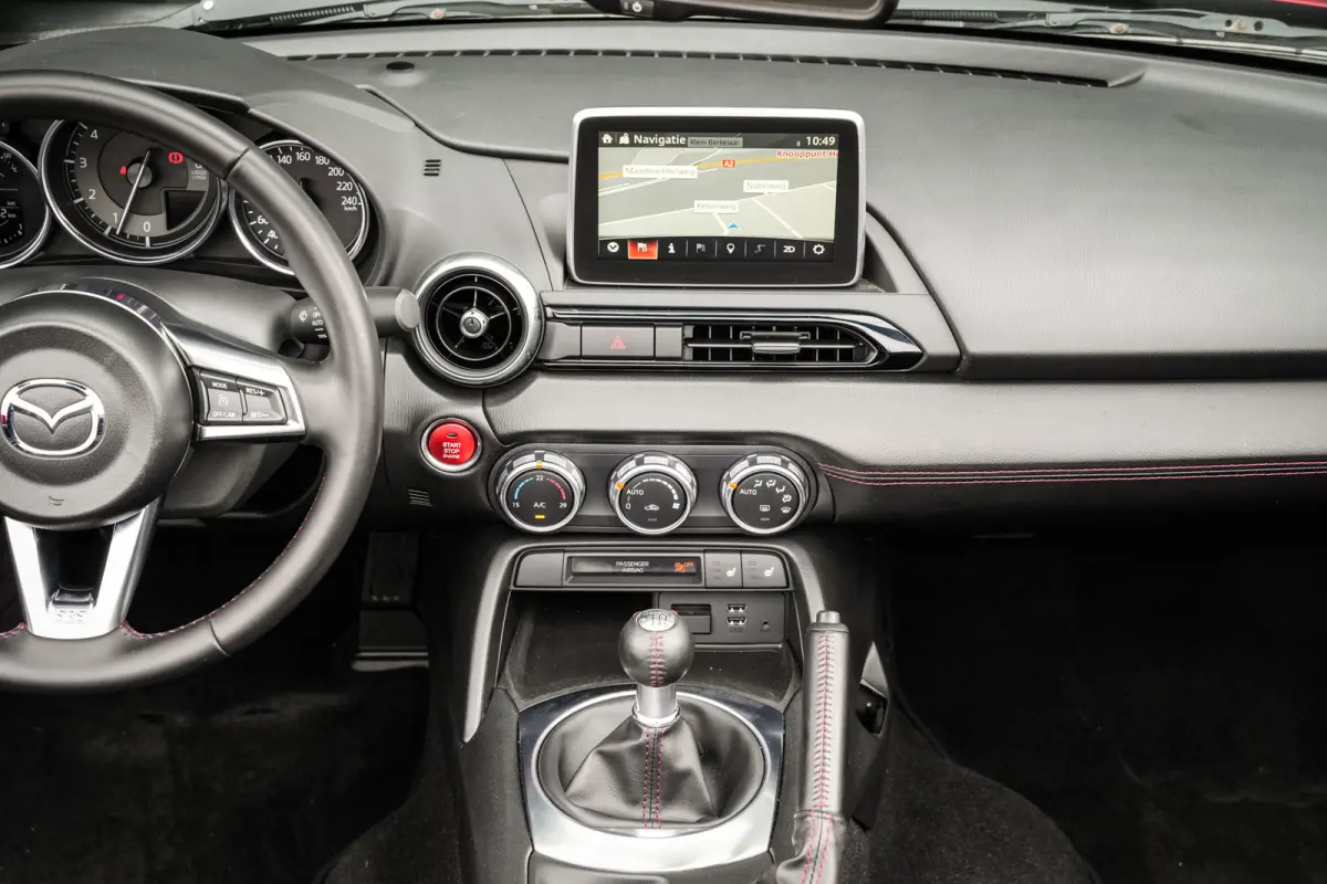 2.0 SkyActiv-G 160 GT-M | BOSE | CRUISE | NAVI | LEDER | STOELVERW. | PDC | SOUL RED | SPORTUITLAAT |