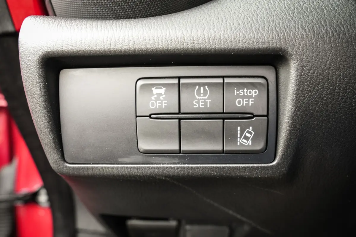 2.0 SkyActiv-G 160 GT-M | BOSE | CRUISE | NAVI | LEDER | STOELVERW. | PDC | SOUL RED | SPORTUITLAAT |
