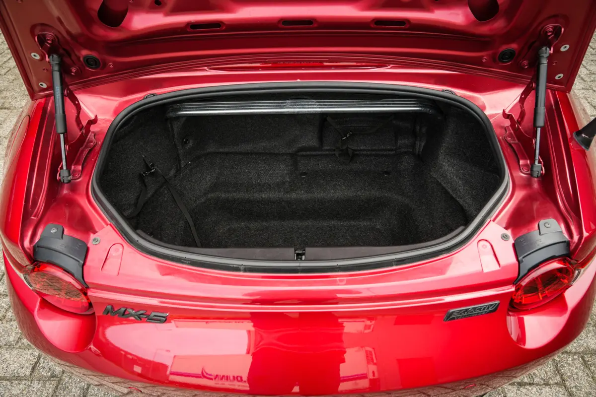 2.0 SkyActiv-G 160 GT-M | BOSE | CRUISE | NAVI | LEDER | STOELVERW. | PDC | SOUL RED | SPORTUITLAAT |
