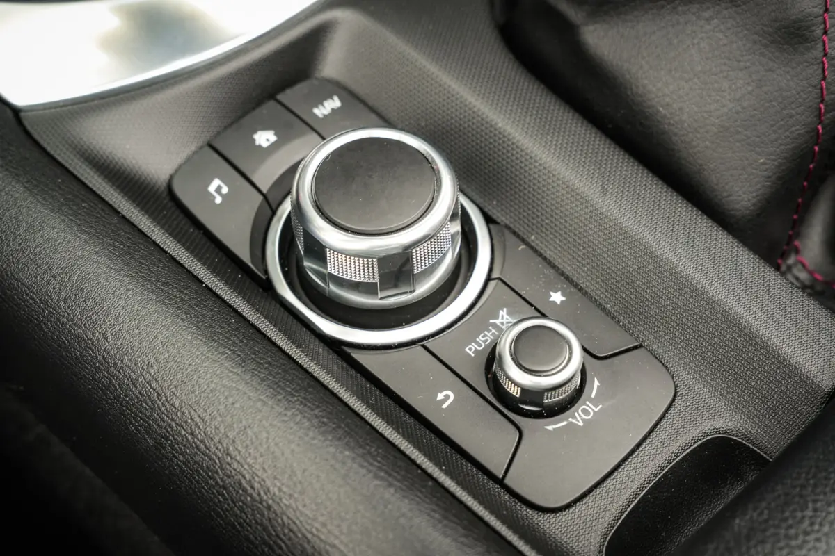2.0 SkyActiv-G 160 GT-M | BOSE | CRUISE | NAVI | LEDER | STOELVERW. | PDC | SOUL RED | SPORTUITLAAT |