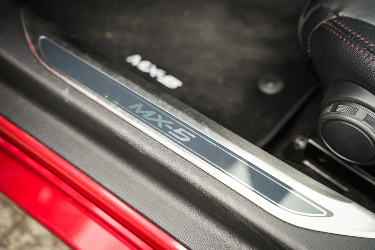 2.0 SkyActiv-G 160 GT-M | BOSE | CRUISE | NAVI | LEDER | STOELVERW. | PDC | SOUL RED | SPORTUITLAAT |