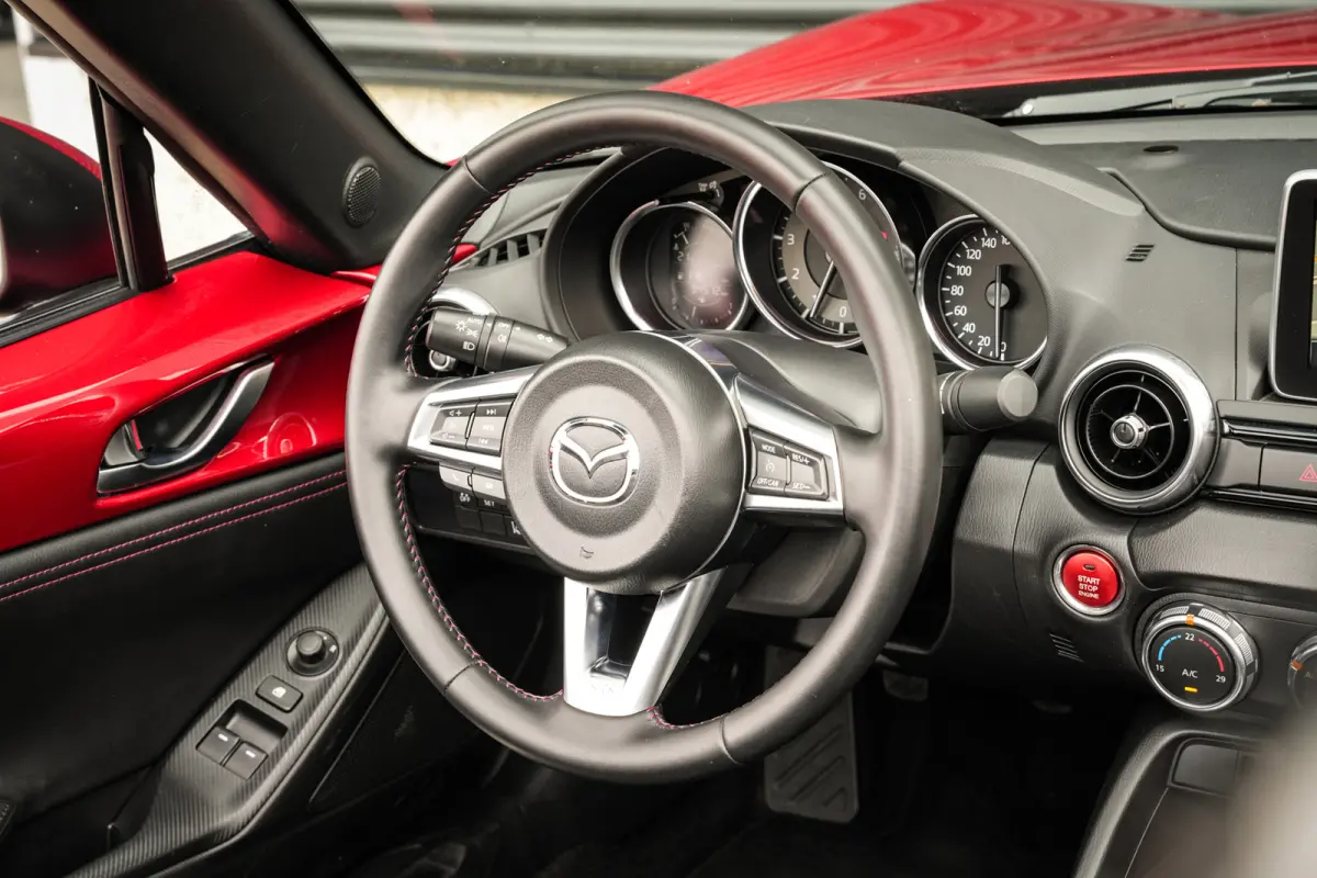 2.0 SkyActiv-G 160 GT-M | BOSE | CRUISE | NAVI | LEDER | STOELVERW. | PDC | SOUL RED | SPORTUITLAAT |