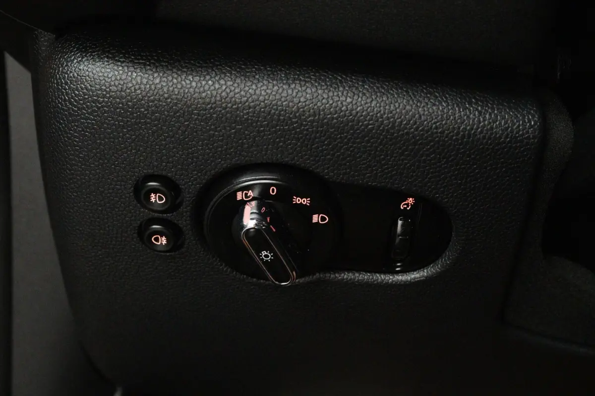 2.0 Cooper S Chili Serious Business (GROOT-NAVIGATIE, HEAD-UP, STOELVERWARMING, DEALER OND