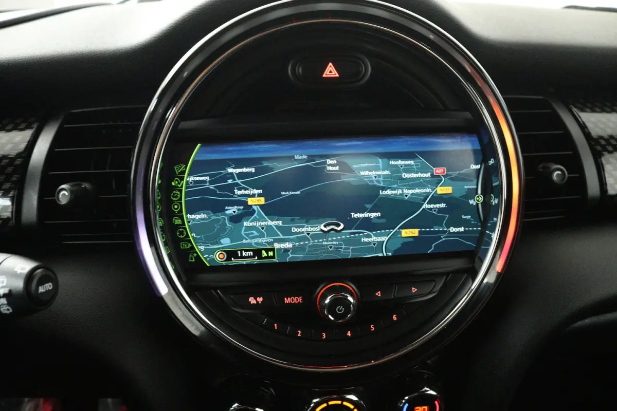 2.0 Cooper S Chili Serious Business (GROOT-NAVIGATIE, HEAD-UP, STOELVERWARMING, DEALER OND