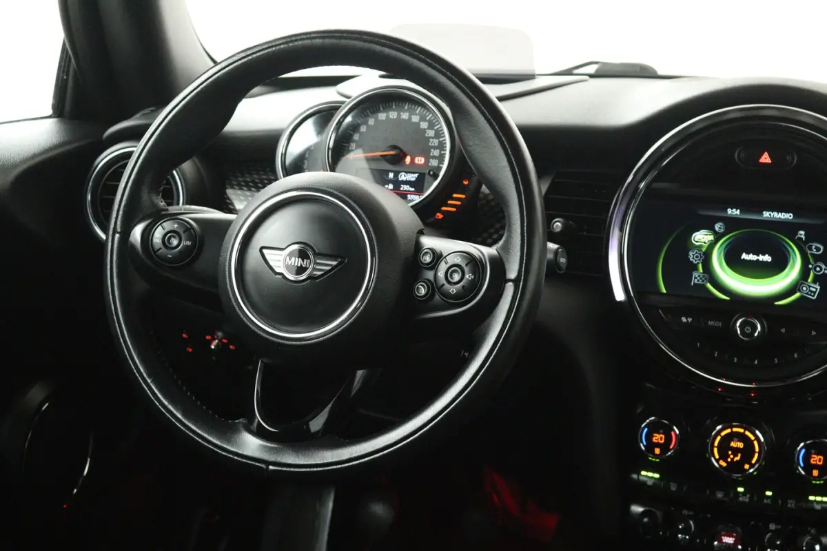 2.0 Cooper S Chili Serious Business (GROOT-NAVIGATIE, HEAD-UP, STOELVERWARMING, DEALER OND