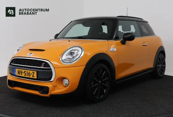 2.0 Cooper S Chili Serious Business (GROOT-NAVIGATIE, HEAD-UP, STOELVERWARMING, DEALER OND