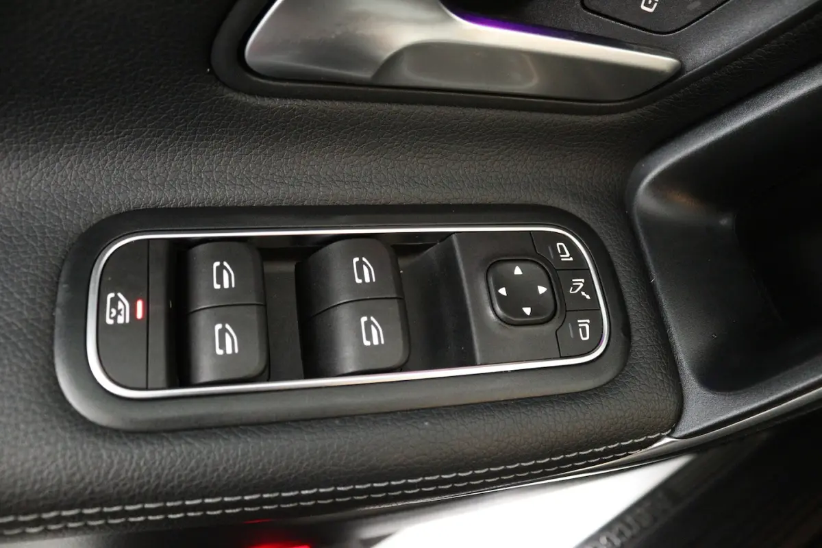 250 e Business Solution Luxury Limited (SFEERVERLICHTING, CAMERA, PDC, LED, 1e EIGENAAR)