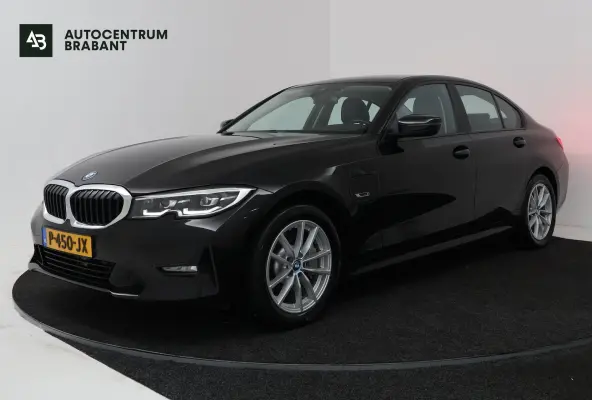330e Business Edition Plus (TREKHAAK, STOELVERWARMING, NAVIGATIE, PARKEERSENSOREN)