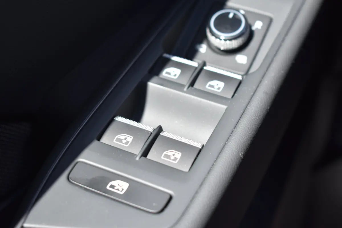 50kWh ev life 125kW aut | STEUNHAAK | CAMERA | STUUR + STOEL VERW. | FULL.LED | APP.CONNECT | KEYLESS | ADAPT.CRUISE | CLIMA 2 ZONES |