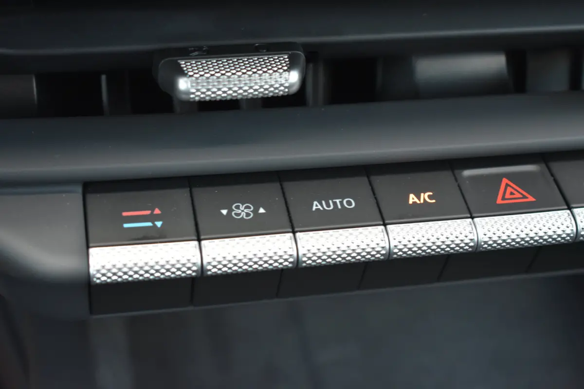 50kWh ev life 125kW aut | STEUNHAAK | CAMERA | STUUR + STOEL VERW. | FULL.LED | APP.CONNECT | KEYLESS | ADAPT.CRUISE | CLIMA 2 ZONES |