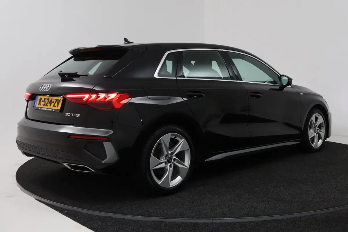 30 TFSI S edition (STOELVERWARMING, LANE-ASSIST, NAVIGATIE, PARKEERSENSOREN)