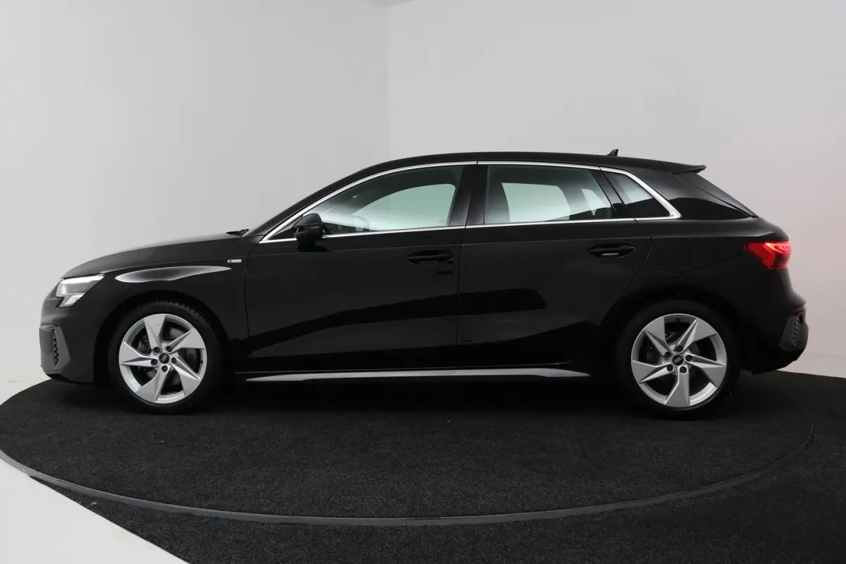 30 TFSI S edition (STOELVERWARMING, LANE-ASSIST, NAVIGATIE, PARKEERSENSOREN)
