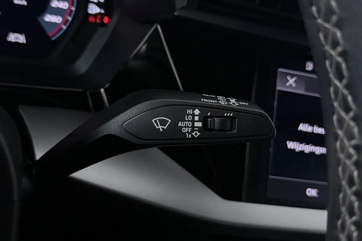 30 TFSI S edition (STOELVERWARMING, LANE-ASSIST, NAVIGATIE, PARKEERSENSOREN)