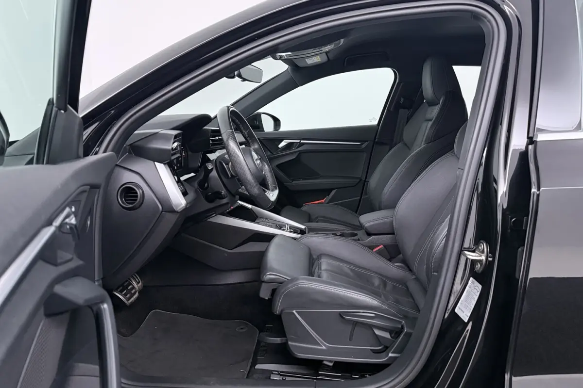 30 TFSI S edition (STOELVERWARMING, LANE-ASSIST, NAVIGATIE, PARKEERSENSOREN)