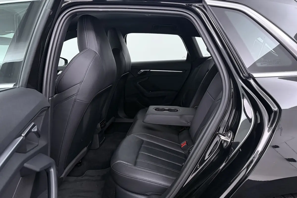 30 TFSI S edition (STOELVERWARMING, LANE-ASSIST, NAVIGATIE, PARKEERSENSOREN)