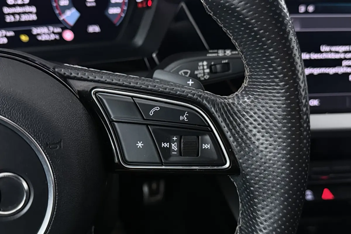 30 TFSI S edition (STOELVERWARMING, LANE-ASSIST, NAVIGATIE, PARKEERSENSOREN)