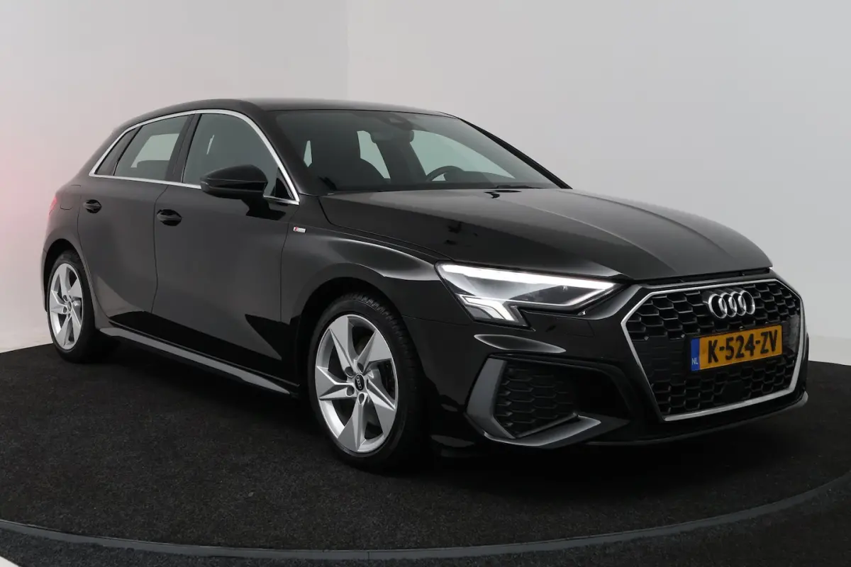 30 TFSI S edition (STOELVERWARMING, LANE-ASSIST, NAVIGATIE, PARKEERSENSOREN)