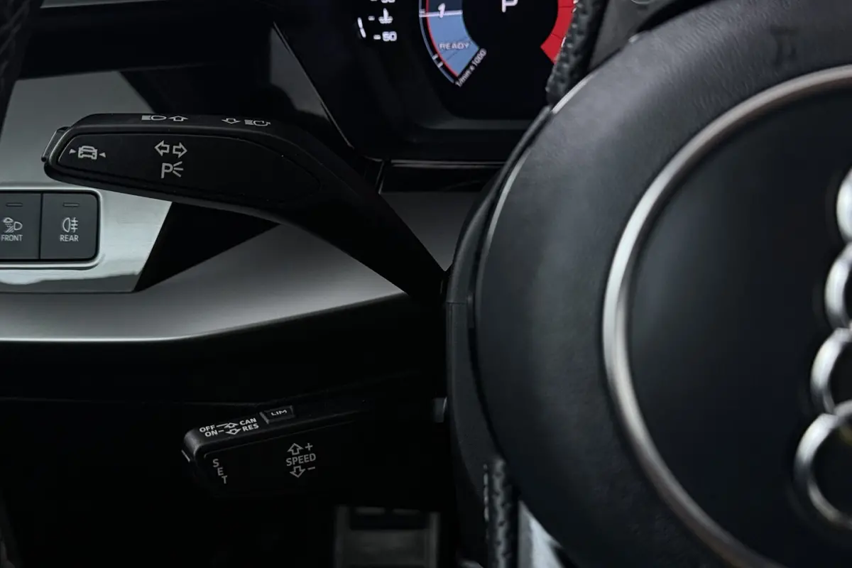 30 TFSI S edition (STOELVERWARMING, LANE-ASSIST, NAVIGATIE, PARKEERSENSOREN)