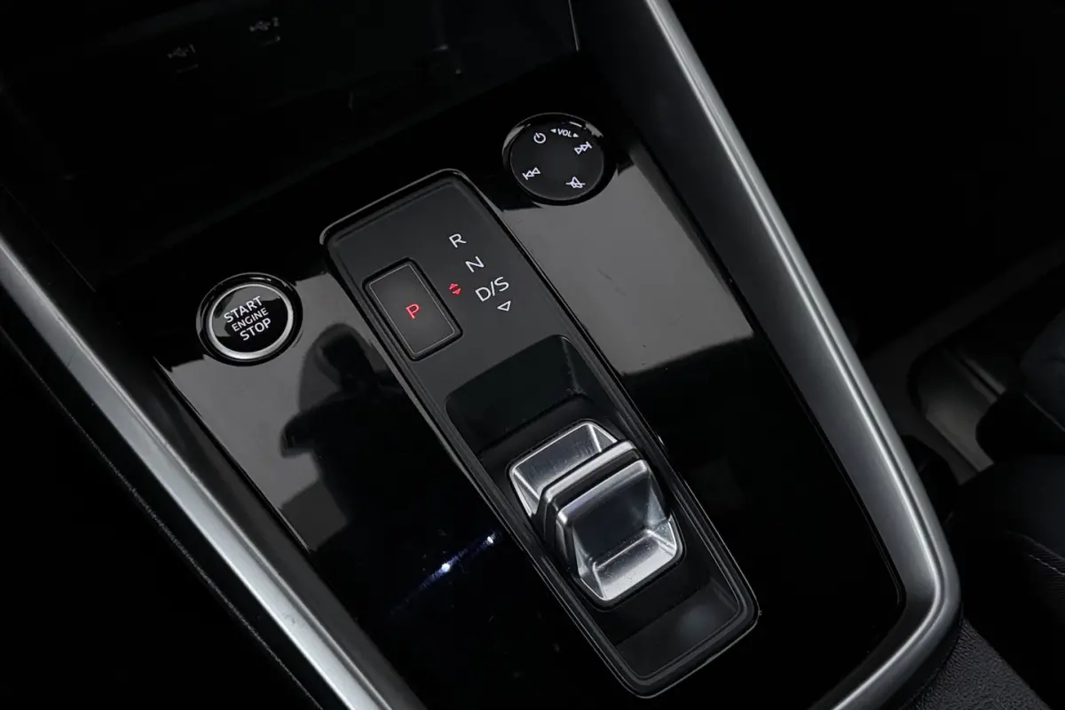 30 TFSI S edition (STOELVERWARMING, LANE-ASSIST, NAVIGATIE, PARKEERSENSOREN)