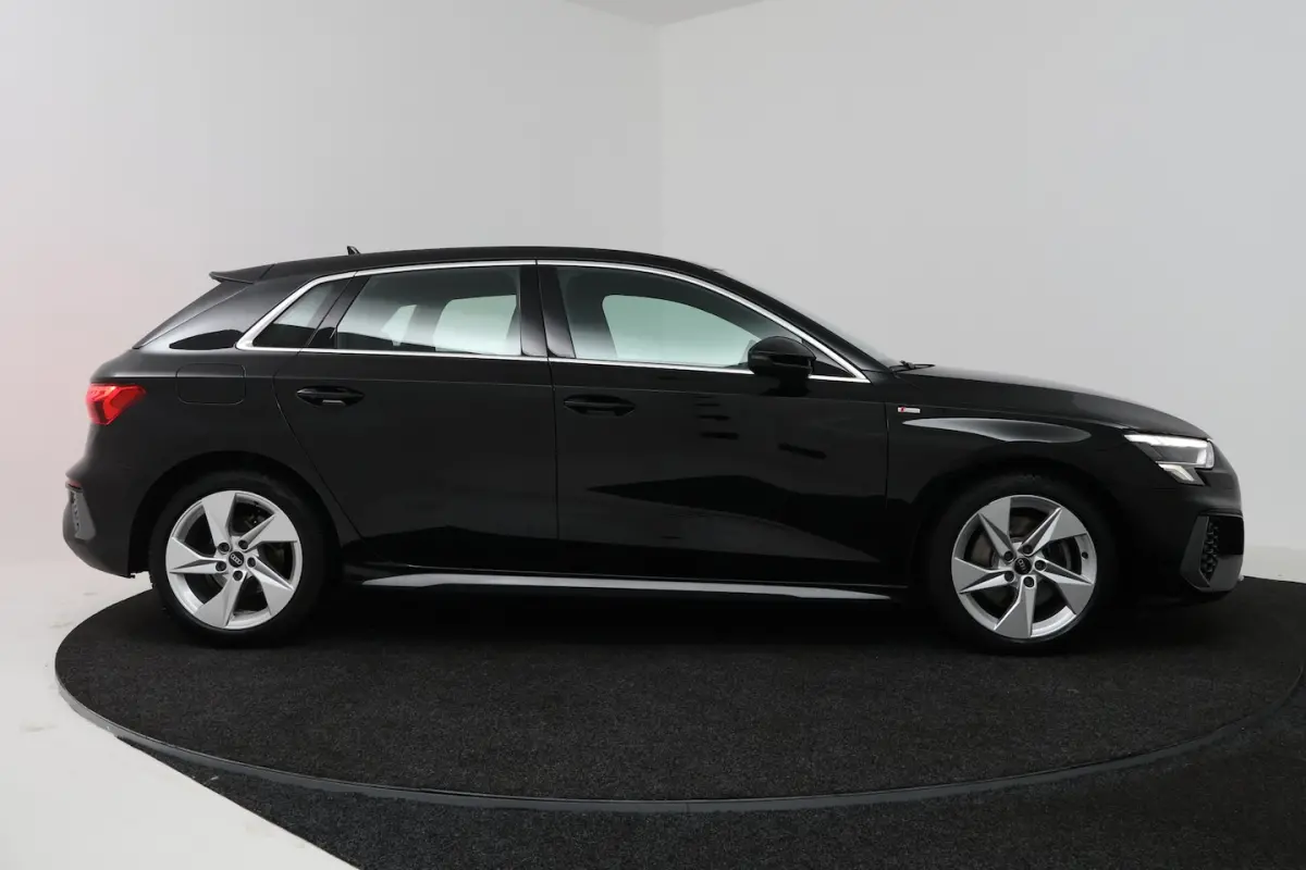 30 TFSI S edition (STOELVERWARMING, LANE-ASSIST, NAVIGATIE, PARKEERSENSOREN)