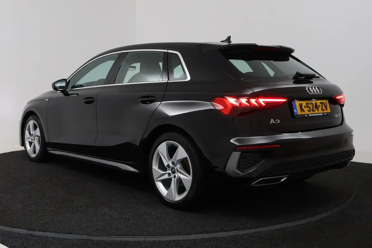 30 TFSI S edition (STOELVERWARMING, LANE-ASSIST, NAVIGATIE, PARKEERSENSOREN)