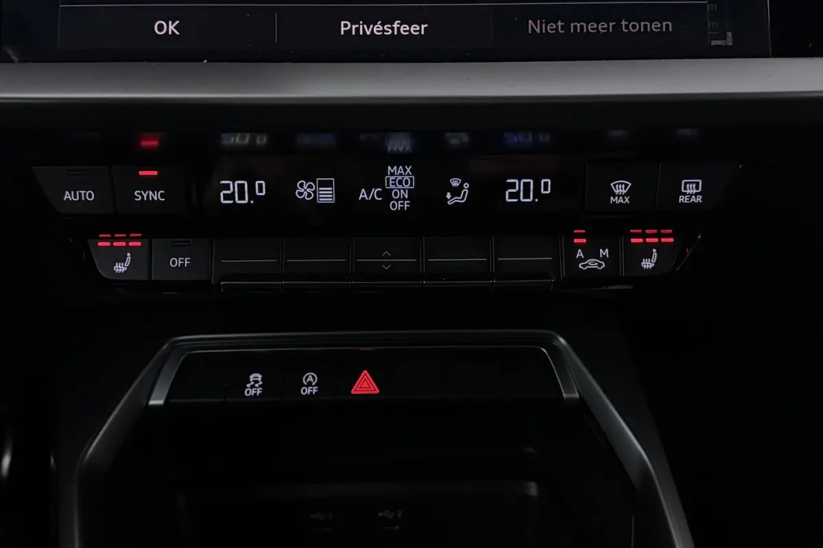 30 TFSI S edition (STOELVERWARMING, LANE-ASSIST, NAVIGATIE, PARKEERSENSOREN)