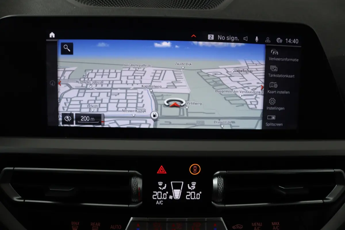318i Executive Edition (NAVIGATIE, CARPLAY, LED, DEALER ONDERHOUDEN)